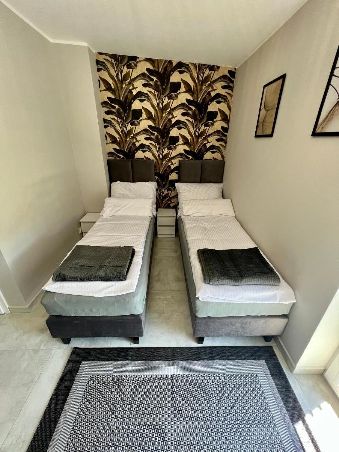 -noclegi Marki-pokoje Z Lazienkami-parking-ev-okolica Warszawy- Bed & Breakfast *