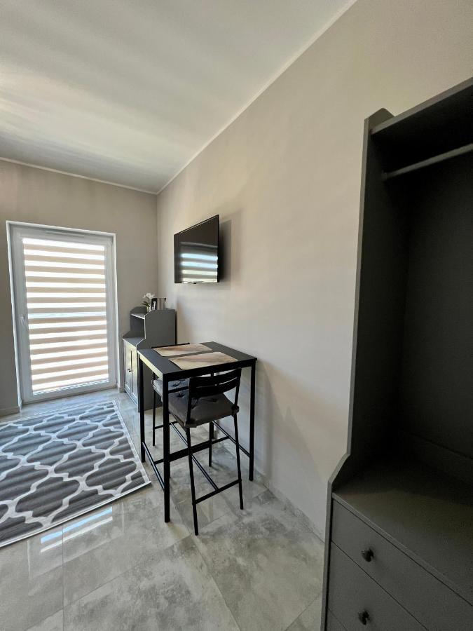 -noclegi Marki-pokoje Z Lazienkami-parking-ev-okolica Warszawy- Bed & Breakfast *